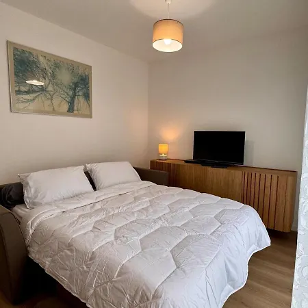 Piccolo Studio, Neuf Avec Parking Gratuit *